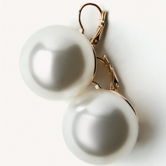 NWT. Zara Golden/White Earrings with Large Artificial Pearls. - Picture 2 of 7